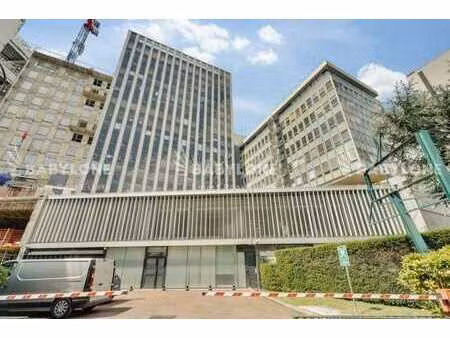 location bureaux 17 m² à 593 m²