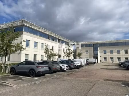 location bureaux 234 m² à 1 583 m²
