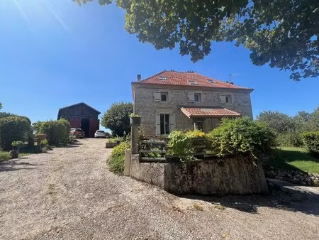 maison en pierre avec 4 chambres  piscine et dépendances sur 4 5 ha