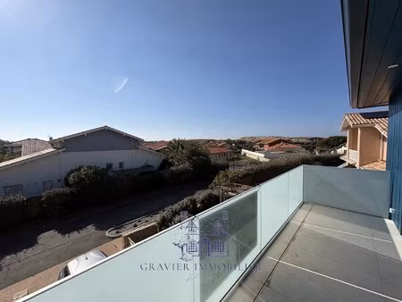 appartement t3 avec balcon proche de la plage