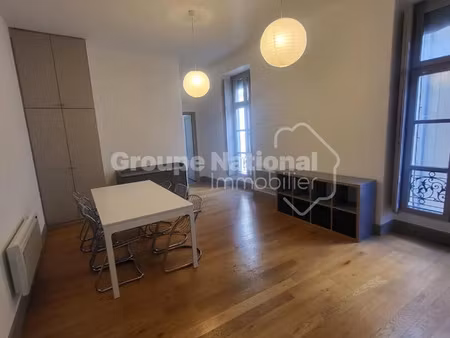 location appartement 4 pièces 95m2 nîmes 30000 - 829 € - surface privée