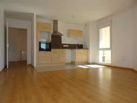 location appartement 3 pièces 58m² fleury les aubrais 45400