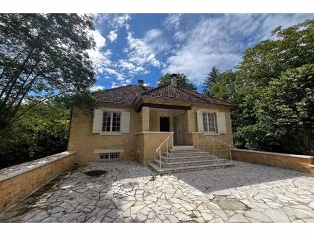 maison a rafraichir dans un petit village  entre souillac  gourdon et sarlat.