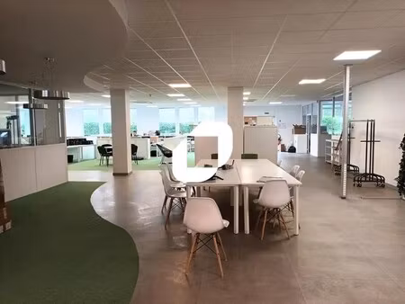 vente bureaux 1 678 m²