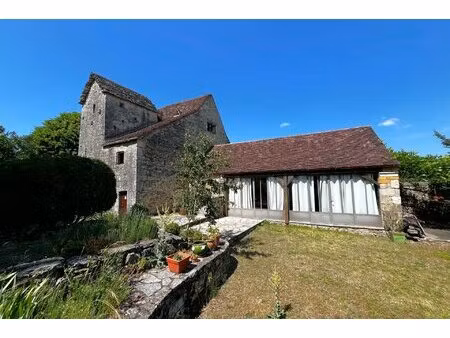 propriété en pierre avec piscine  à 10 minutes de gourdon.