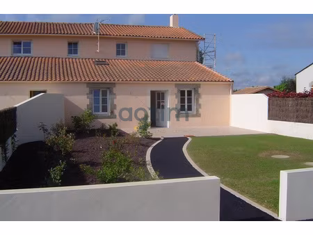 location maison 3 pièces 91m² bouffere 85600