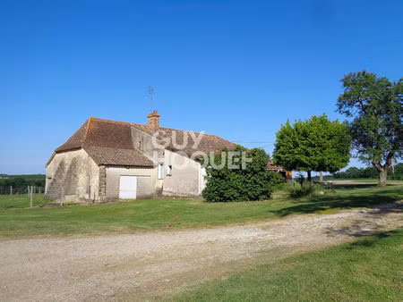ancien corps de ferme à rénover à la campagne