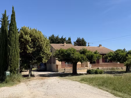 villa t4 106 m2 sur 16000 m2 terrasse 40 m2 garage