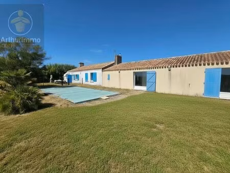 longère en pierre de 156 m² avec piscine