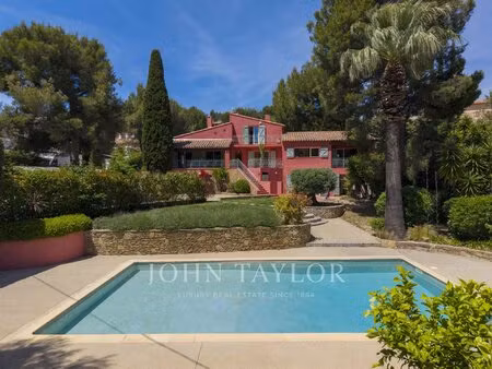 villa avec piscine & dépendance – proche village de la cadière-d’azur