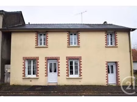 vente maison à cosmes (53230) : à vendre / 110m² cosmes