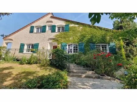 angouleme  maison -villa  4 chambres  parc arboré.