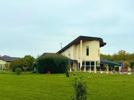 villa contemporaine sur un hectare paysagé