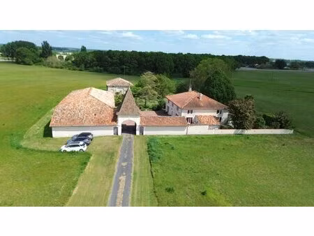 maison barbezieux saint hilaire 8 pièce(s) 341 m2