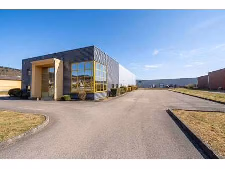 location bureaux et commerces à varennes-lès-mâcon (71000) : à louer / 1478m² varennes-lès