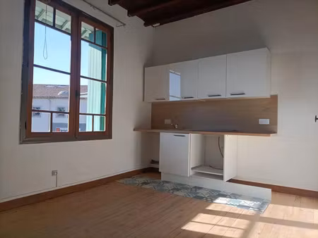 location appartement 1 pièce 27 m² à sérignan (34410)