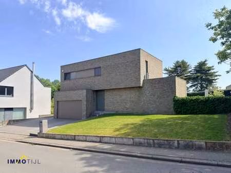 villa moderne avec garage dans un environnement calme à asse