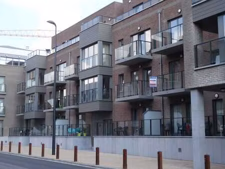 bel appartement dans un immeuble récent