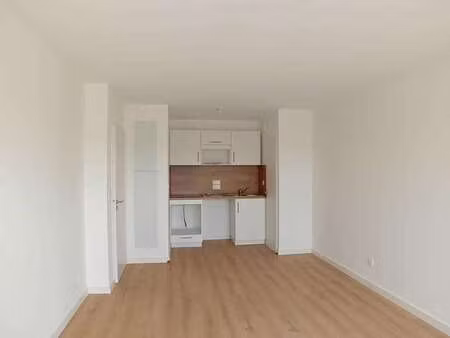 location appartement 2 pièces aux sables-d'olonne (85100) : à louer 2 pièces / 42m² les sa