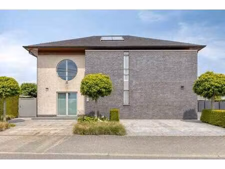 maison spacieuse avec entrepôt (250m²) à vendre à baasrode