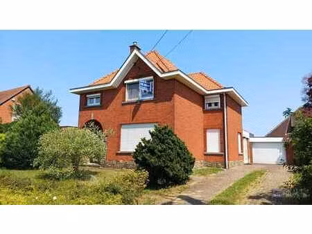 leuke vrijstaande woning met aanhorigheden.