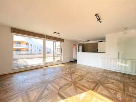 magnifique appartement avec une vaste terrasse
