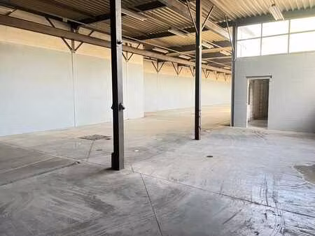 entrepôt 500m² à oupeye  idéalement situé