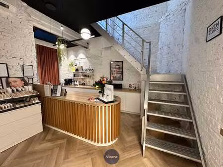 hip en gerenoveerd handelspand 128m²