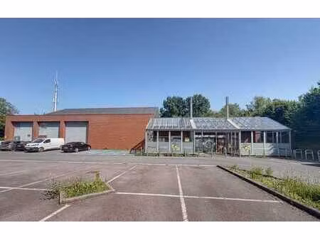 à louer — vaste espace commercial sur soignies