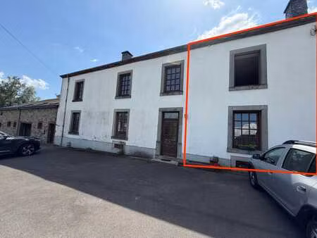 a vendre: appartement une chambre dans le village de freux