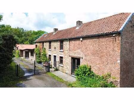 fermette 3 ou 4 ch + entrepots + grange + garage