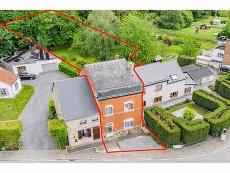 maison à rénover avec un beaux terrain