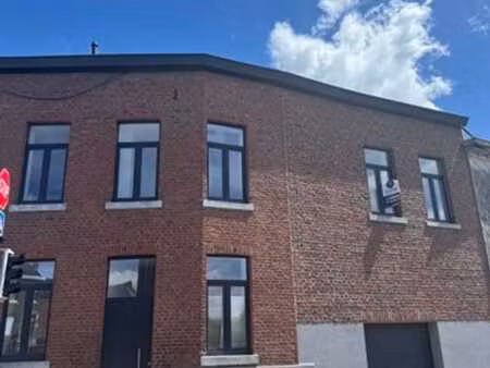 maison unifamiliale rénovée avec garage