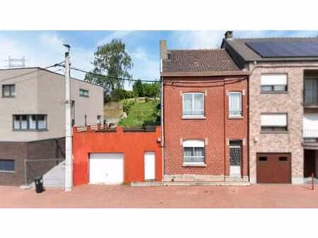maison à rafraîchir 2 chambres  garage et jardin.