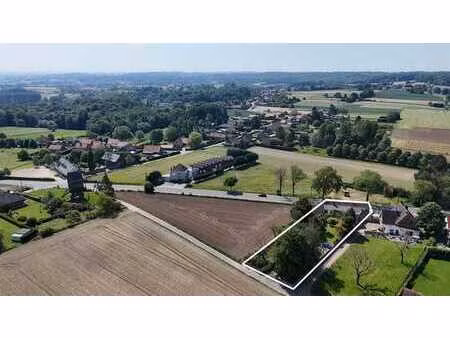 propriété unique - habitation et de deux studios!