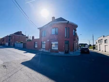 maison 3 façades à fort potentiel