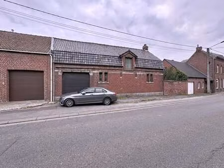 bien polyvalent à rénover à blandain.