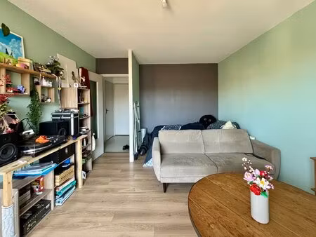studio lumineux avec balcon  parking