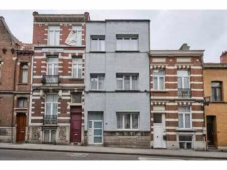 immeuble de rapport comprenant 3 appartements avec caves pri
