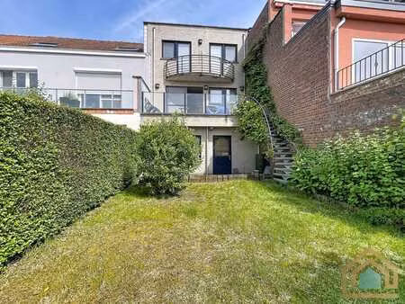 belle maison contemporaine avec jardin