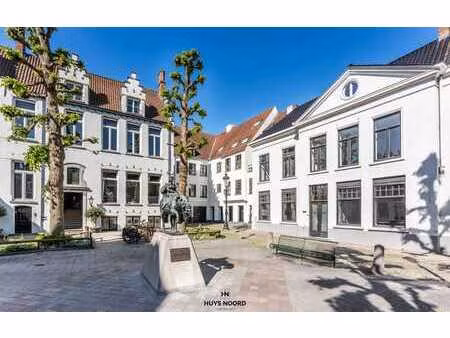 appartement luxueusement rénové avec terrasse ensoleillée