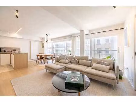appartement 2 chambres rénové avec goût - idéalement situé