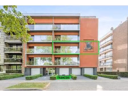 appartement élégamment rénové avec magnifique vue sur l’eau…