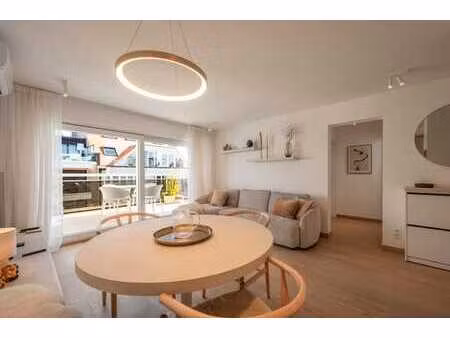 recent gerenoveerd 2-slaapkamerappartement met terras van...