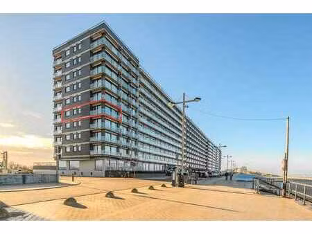 bel appartement d'angle avec vue frontale sur la mer à louer