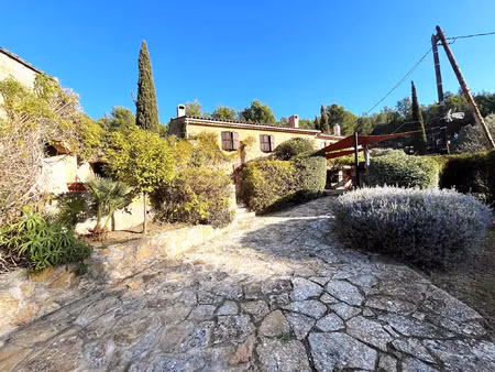 exceptionnel sur bandol ! venez decouvrir ce mas provencal aux multiples facettes.