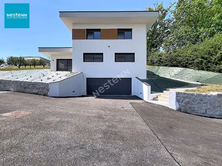 a vendre sur epagny une maison moderne de 5 pièces de 182 m²  avec jardin et garage double