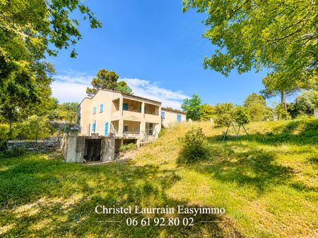 à vendre maison avec fort potentiel à  au coeur du haut-var