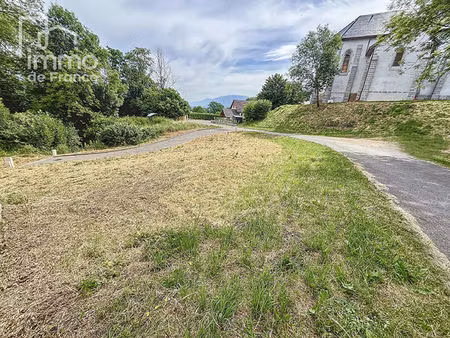 terrain constructible viabilisé à vers (74160) de 313 m2