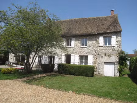 charmante maison ancienne avec ses dépendances à deux pas de bréval!!!
